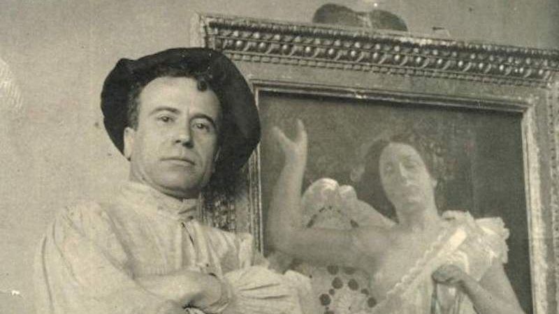  Icilio Federico Joni. Il pittore ritratto di fronte a una delle sue opere. 