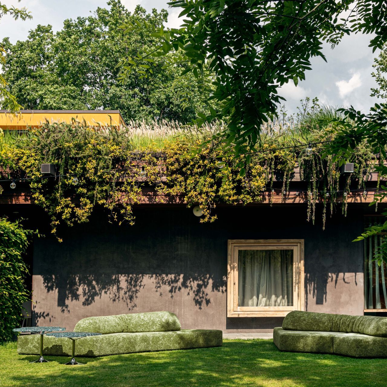  On the Rocks Outdoor and Diamante. 
The sofa upholstered in Every Stone&nbsp;Green Alps Stone and the side tables compose an open-air living room on the villa&rsquo;s terraces. 