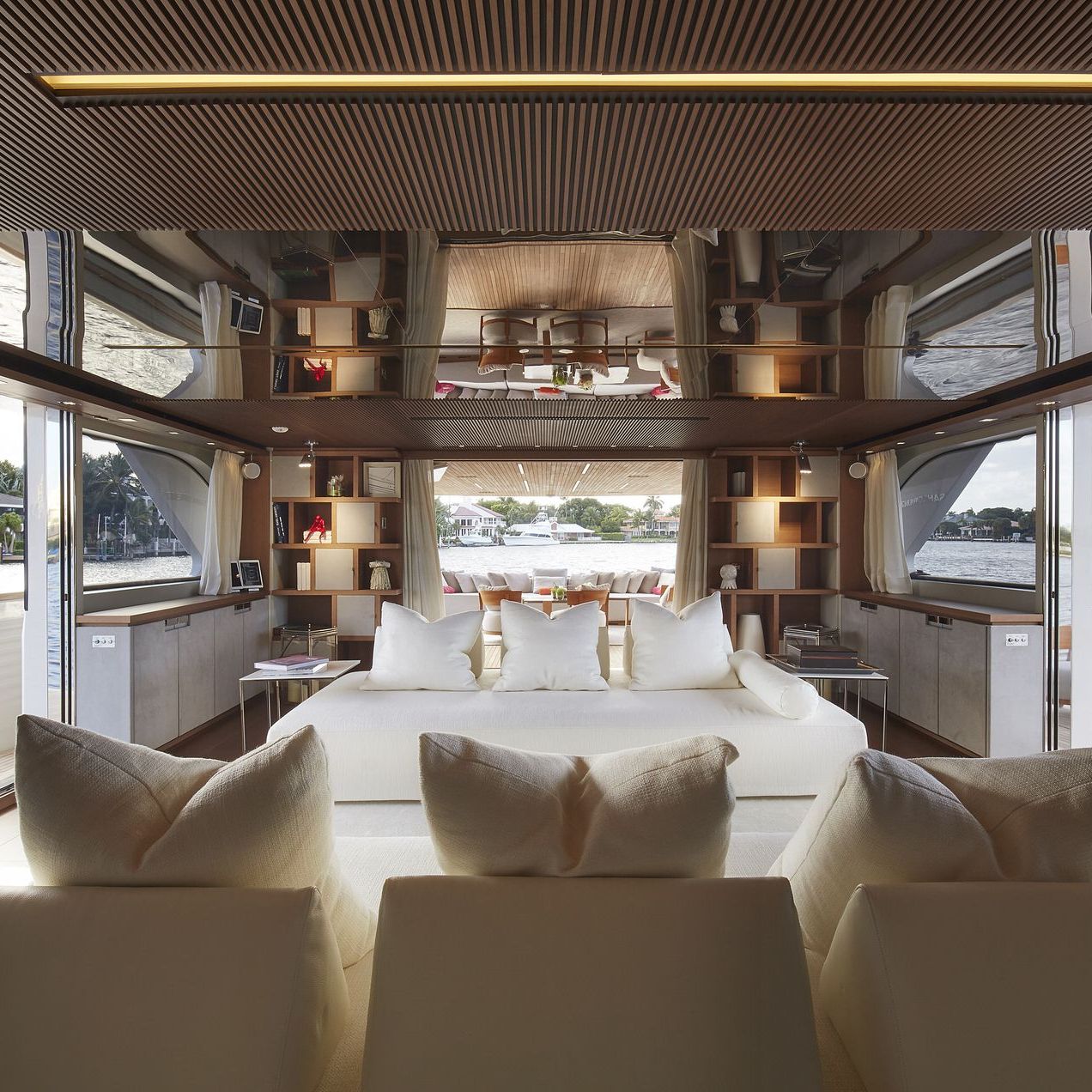   Sherazade . Le canap&eacute; sur mesure pour le yacht SL 