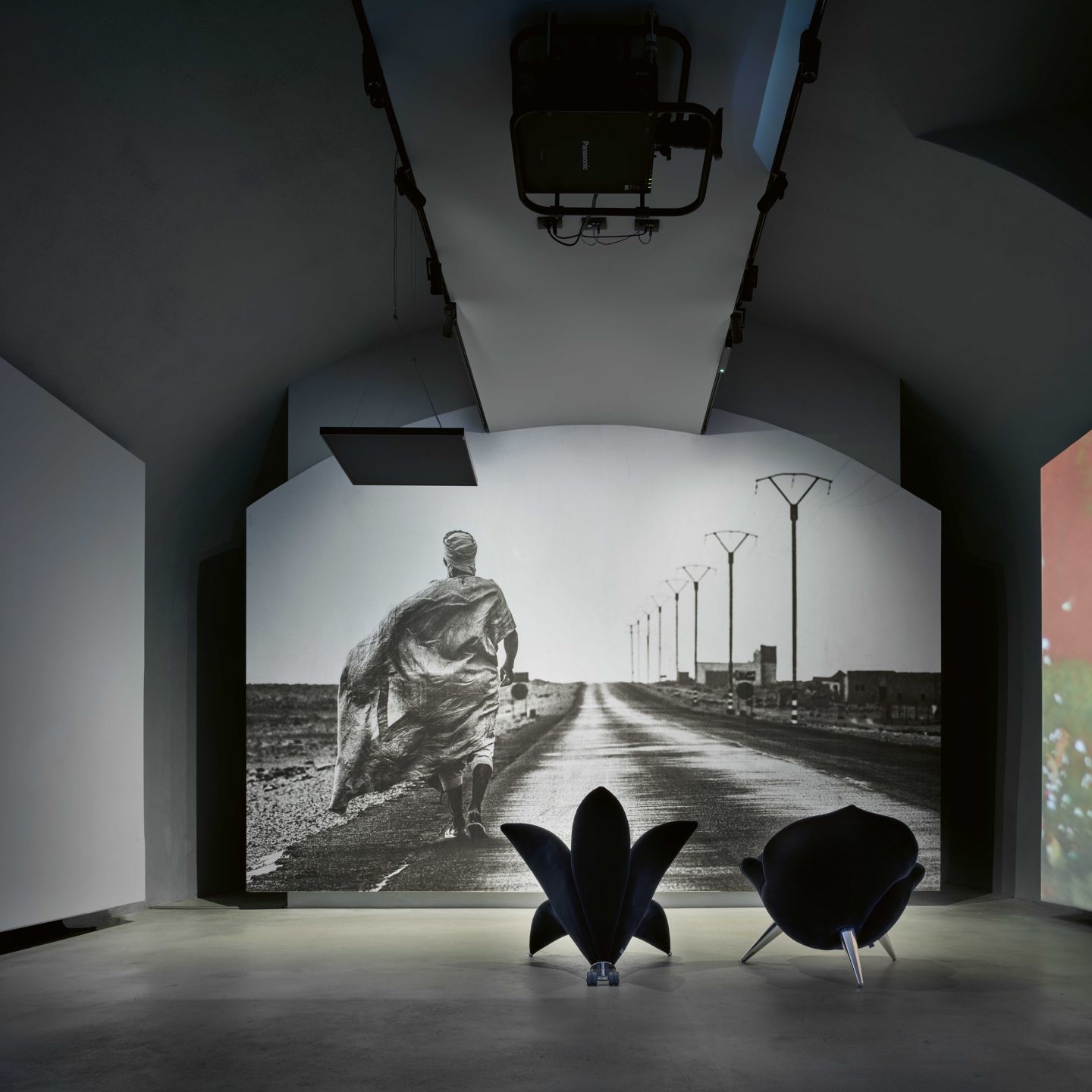   Getsuen  Im Volta und Detail Raum der Ausstellung &bdquo;Jr. D&eacute;plac&eacute; &middot; e &middot; s ". e
  RoseChair  Im Volta und Detail Raum der Ausstellung &bdquo;Jr. D&eacute;plac&eacute; &middot; e &middot; s ". 
 