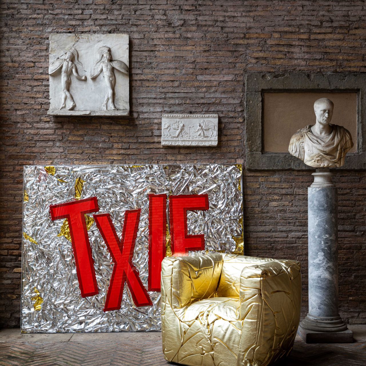   Sponge . Peter Traag&rsquo;s armchair near the work TXIE by Maria Cristina Finucci 