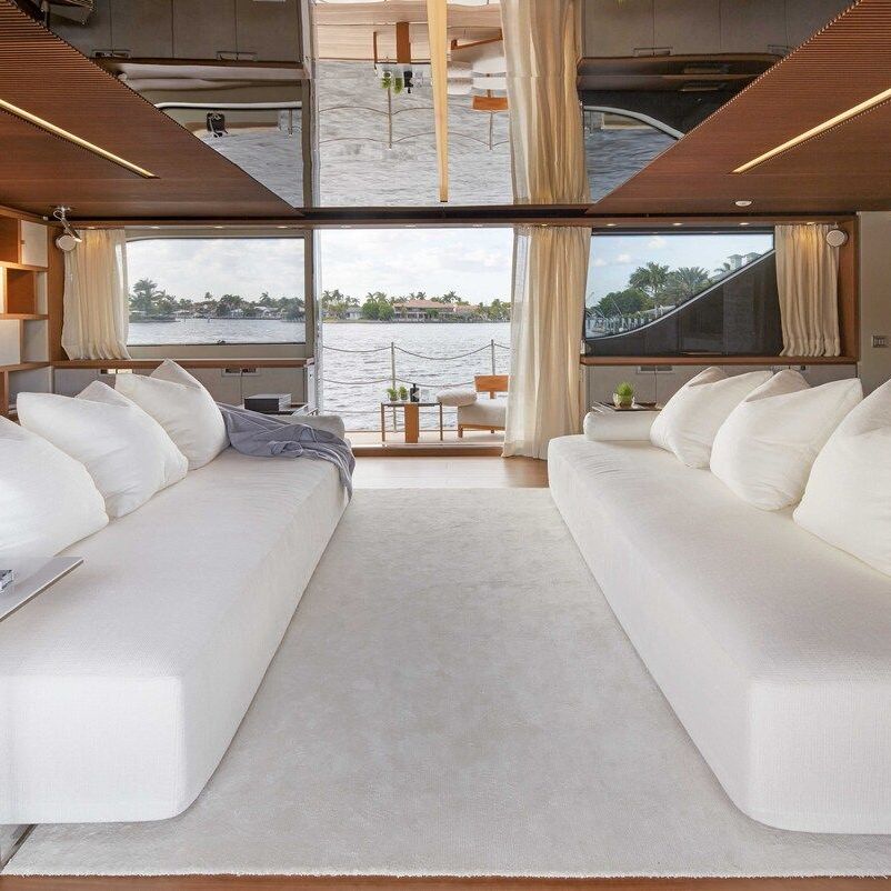   Sherazade  . Le canap&eacute; sur mesure pour le yacht SD 112. 
