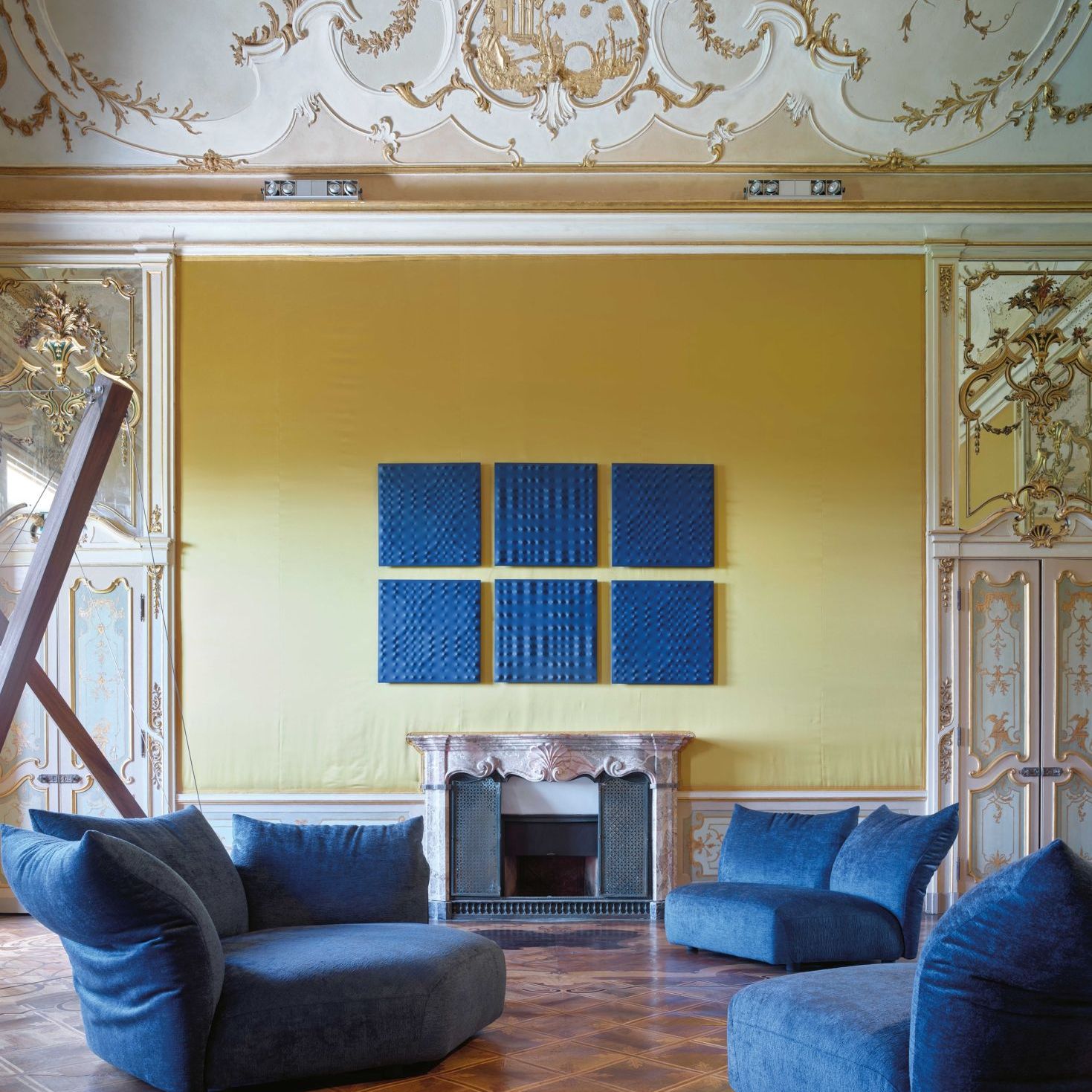  Standard &nbsp;vor Enrico Castellanis "Polyptychblau" im Jahr 2008. 