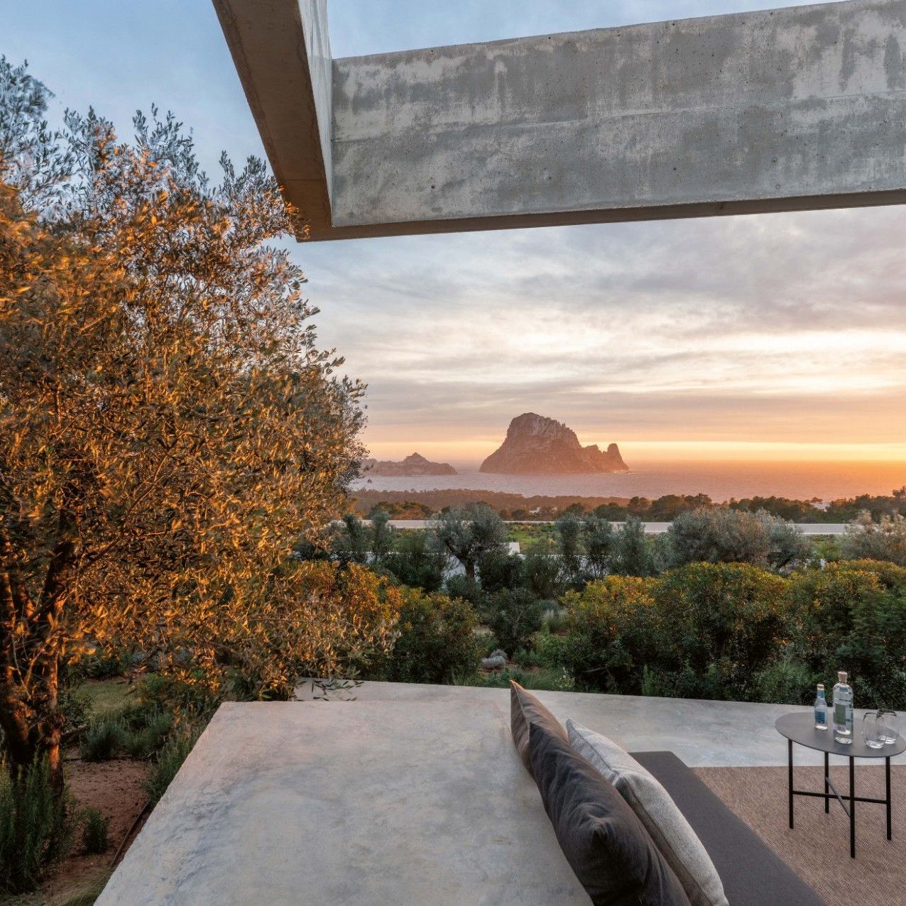  Raw concrete defines the structure and conveys the essential strength of a Brutalist language. 