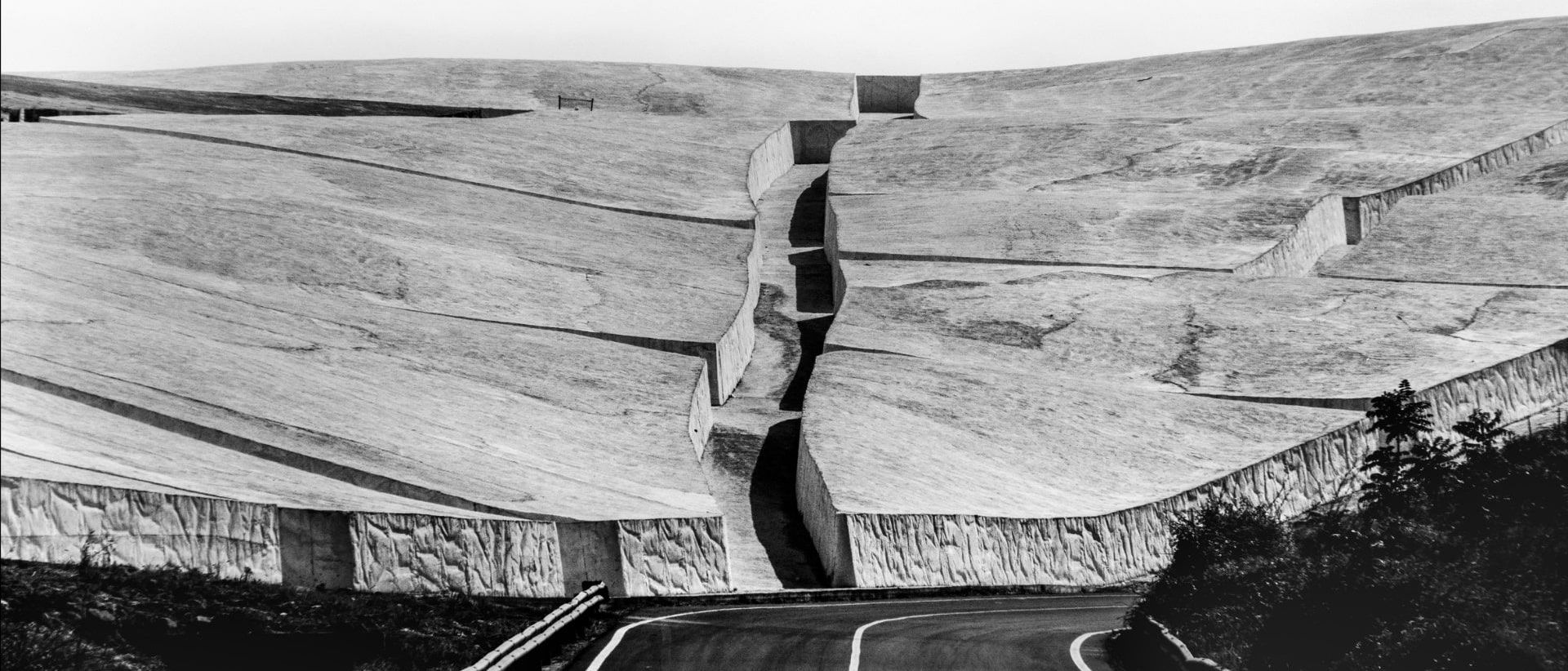  Aurelio Amendola. Ein Detail des von Alberto Burri zwischen 1984 und 1989 geschaffenen Werks Grande Cretto. 