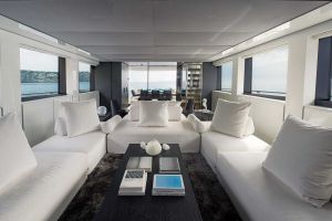   Sherazade . Das ma&szlig;gefertigte Sofa f&uuml;r die Yacht SL 118. 