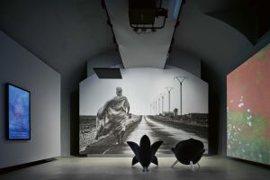   Getsuen  Im Volta und Detail Raum der Ausstellung &bdquo;Jr. D&eacute;plac&eacute; &middot; e &middot; s ". e
  RoseChair  Im Volta und Detail Raum der Ausstellung &bdquo;Jr. D&eacute;plac&eacute; &middot; e &middot; s ". 
 