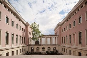  La cour int&eacute;rieure de l&rsquo;&eacute;difice n&eacute;oclassique qui abrite l&rsquo;Ambassade d&rsquo;Italie &agrave; Berlin. 