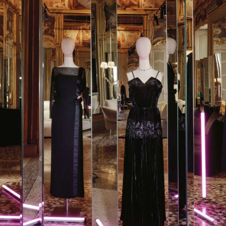  V&ecirc;tements noirs. Une s&eacute;lection de v&ecirc;tements port&eacute;s par la diva, sign&eacute;s par Biki Milan. 