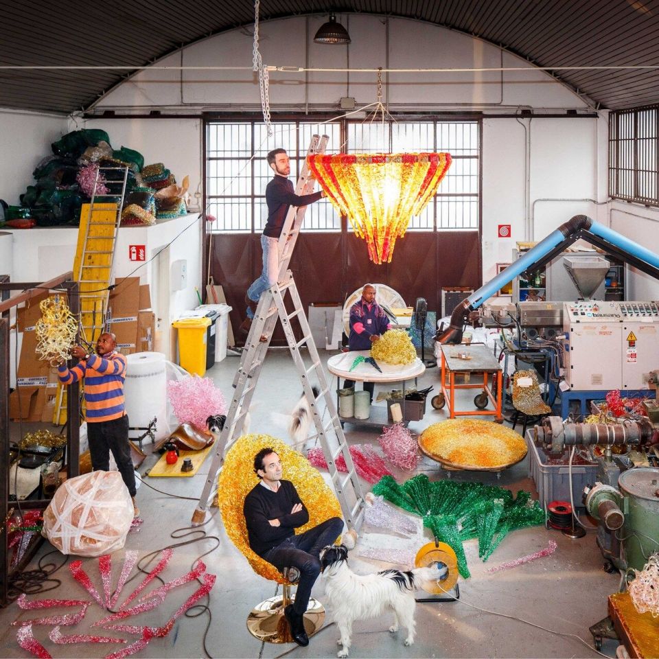  Le laboratoire color&eacute; de Jacopo Foggini &agrave; Milan, peupl&eacute; de petits &laquo; monstres m&eacute;caniques &raquo;. 